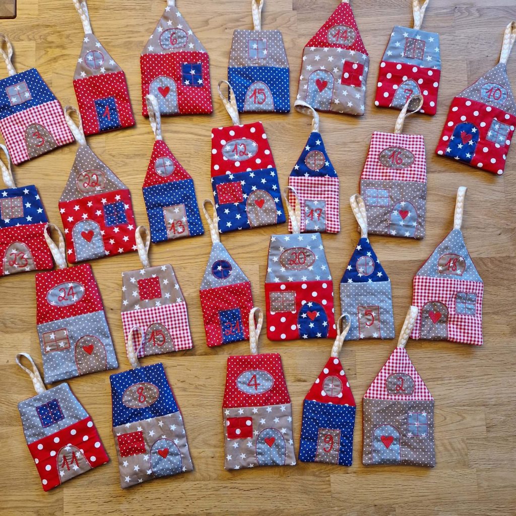 Adventkalender Blau Rot