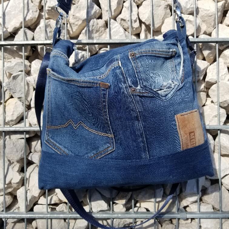 MUST(ang) Jeanstagsche