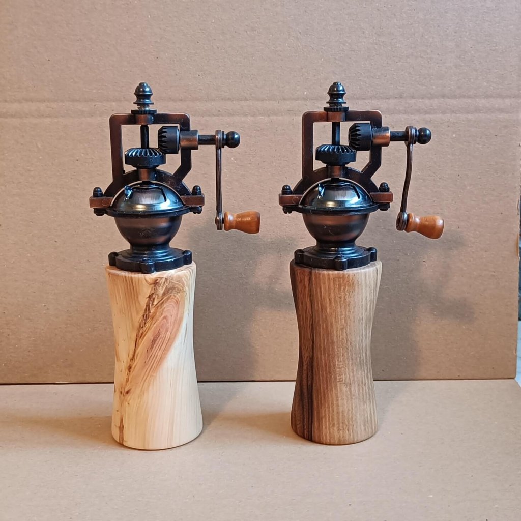 Gewürzmühlen Zirbenholz/Nussholz