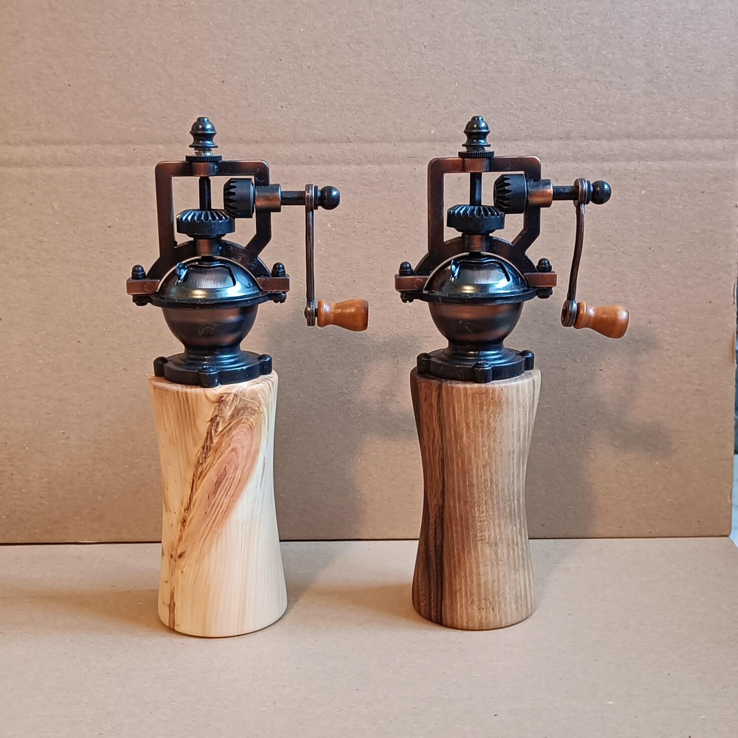 Gewürzmühlen Zirbenholz/Nussholz