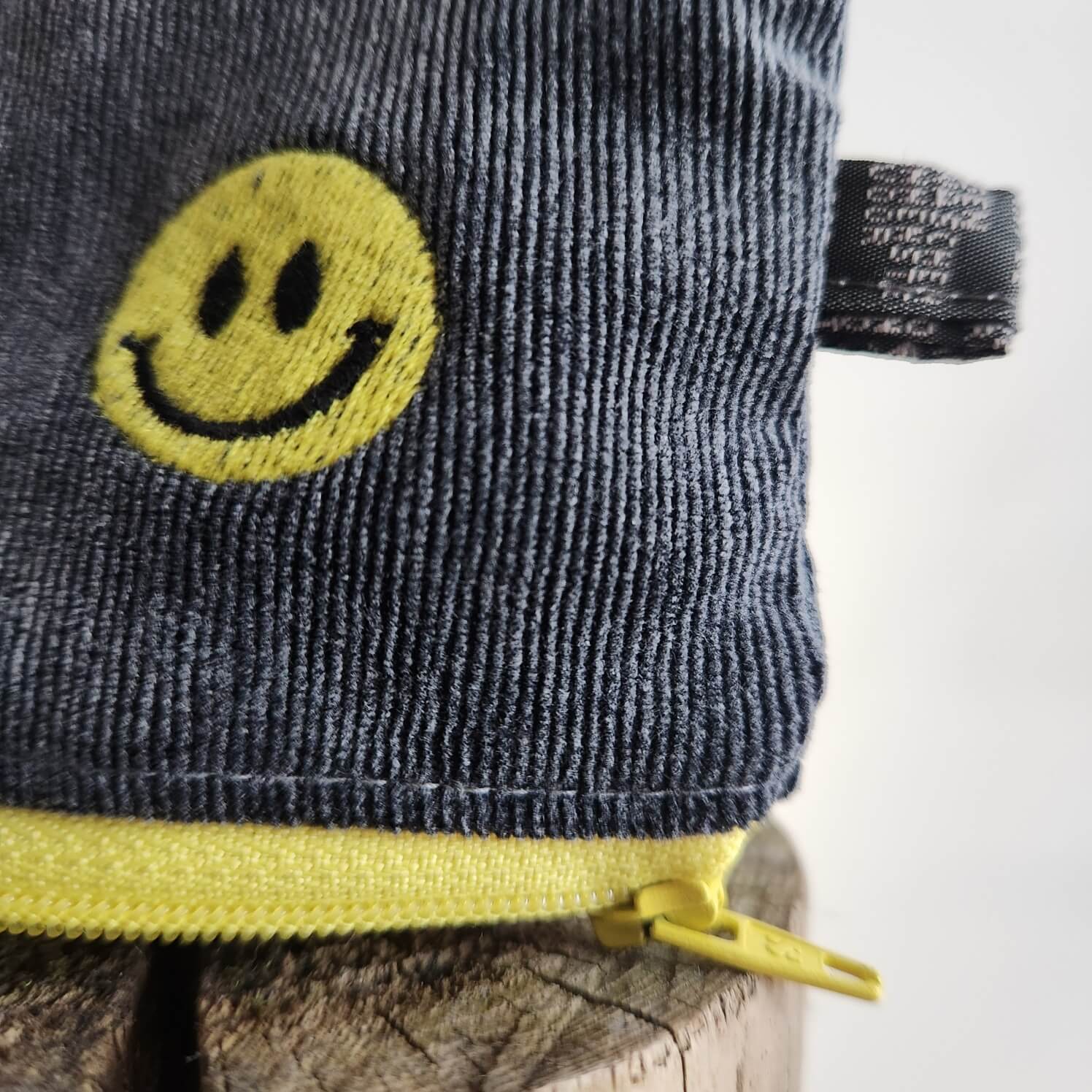 zweiBAG SMILEY gestickt, cord grau - Image 4
