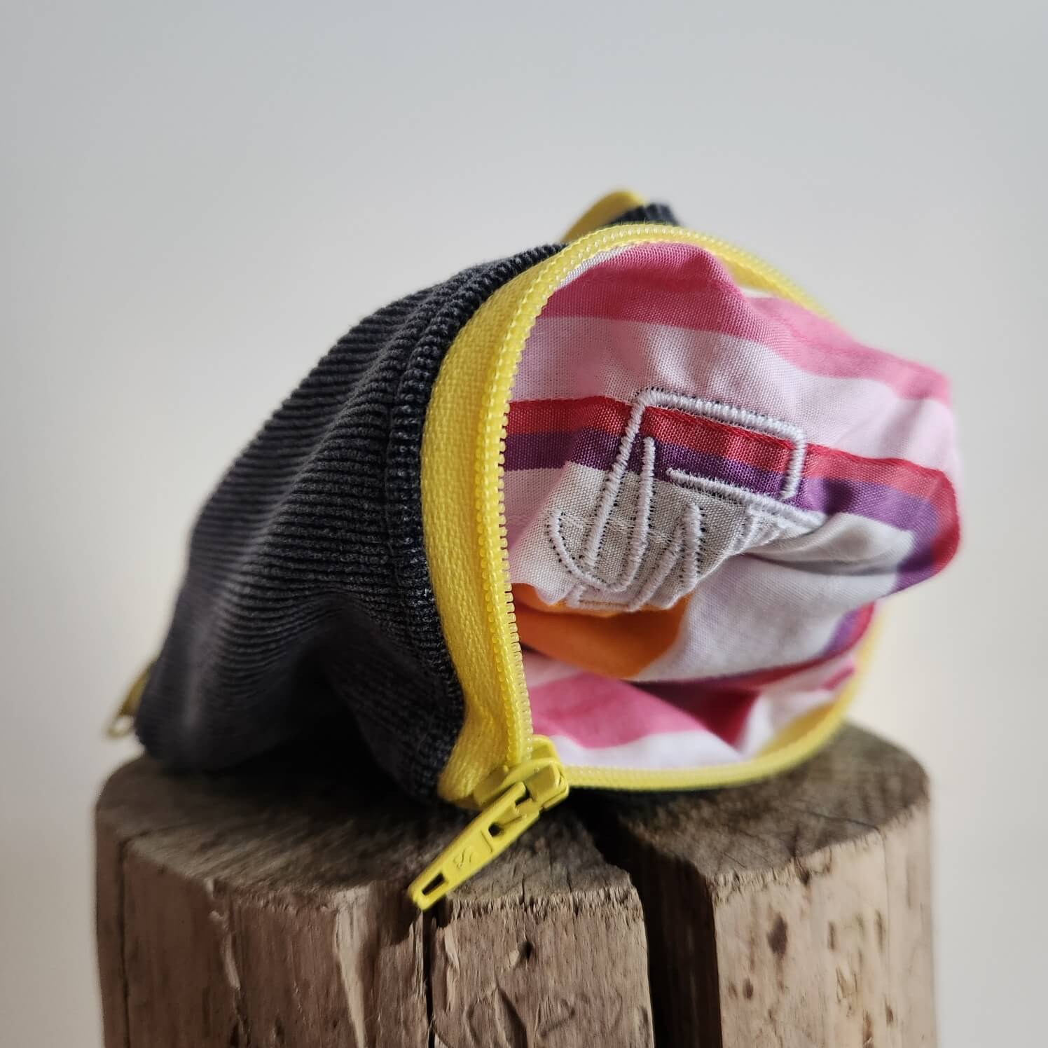 zweiBAG SMILEY gestickt, cord grau - Image 3