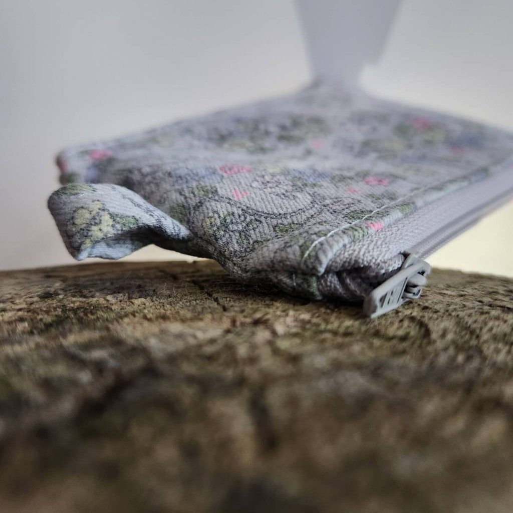 zweiBAG JEANS, Blumenmuster