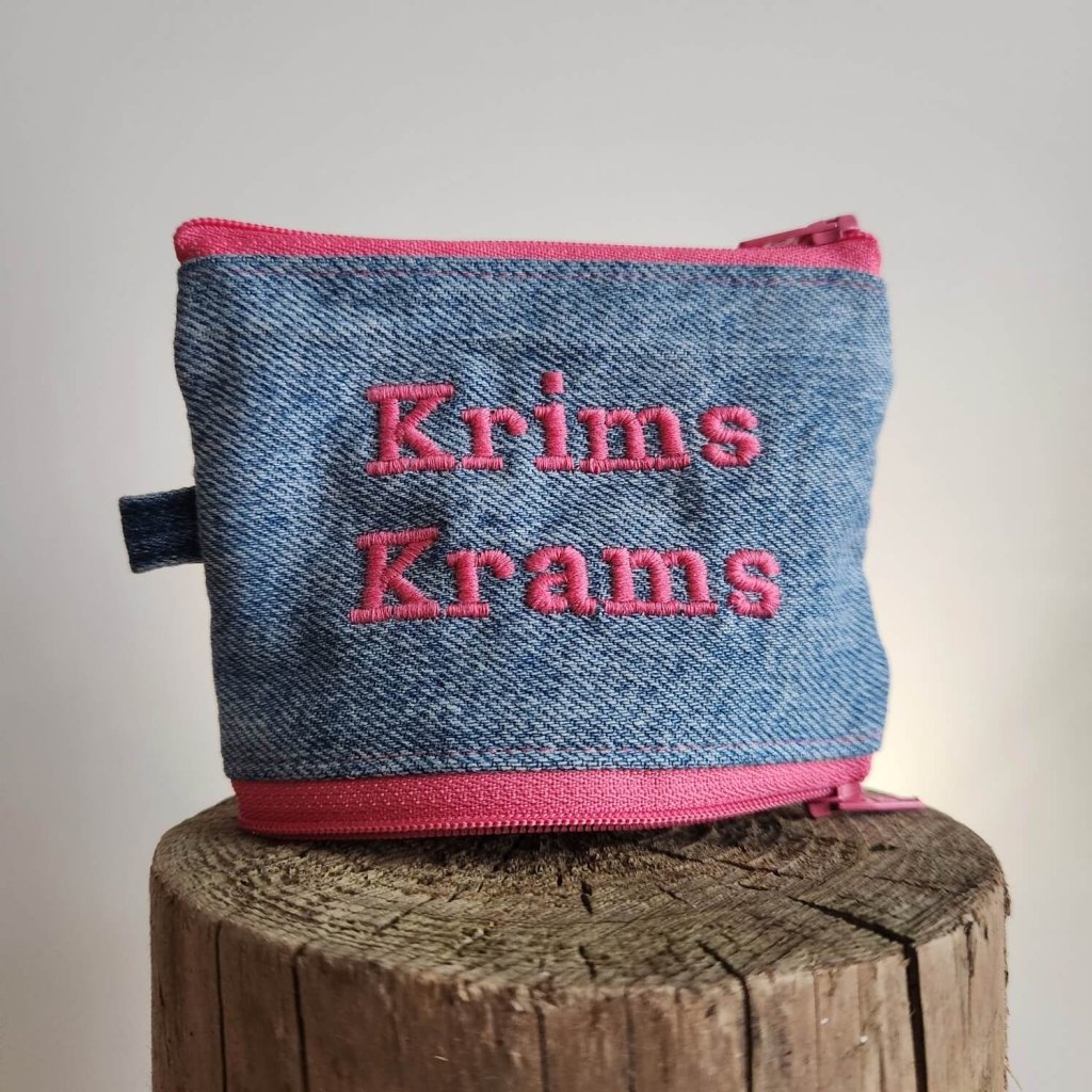 zweiBAG KRIMS KRAMS auf helle Jeans, pink