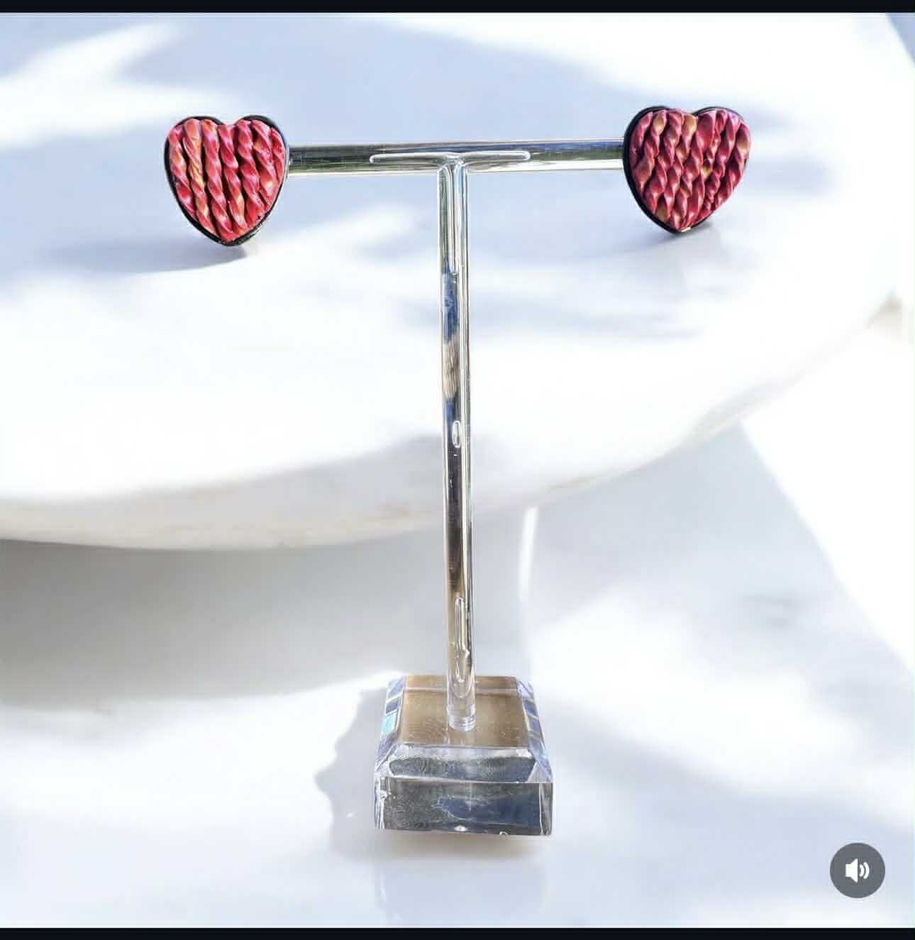 Rote Herz-Ohrstecker aus Polymer Clay - Image 3