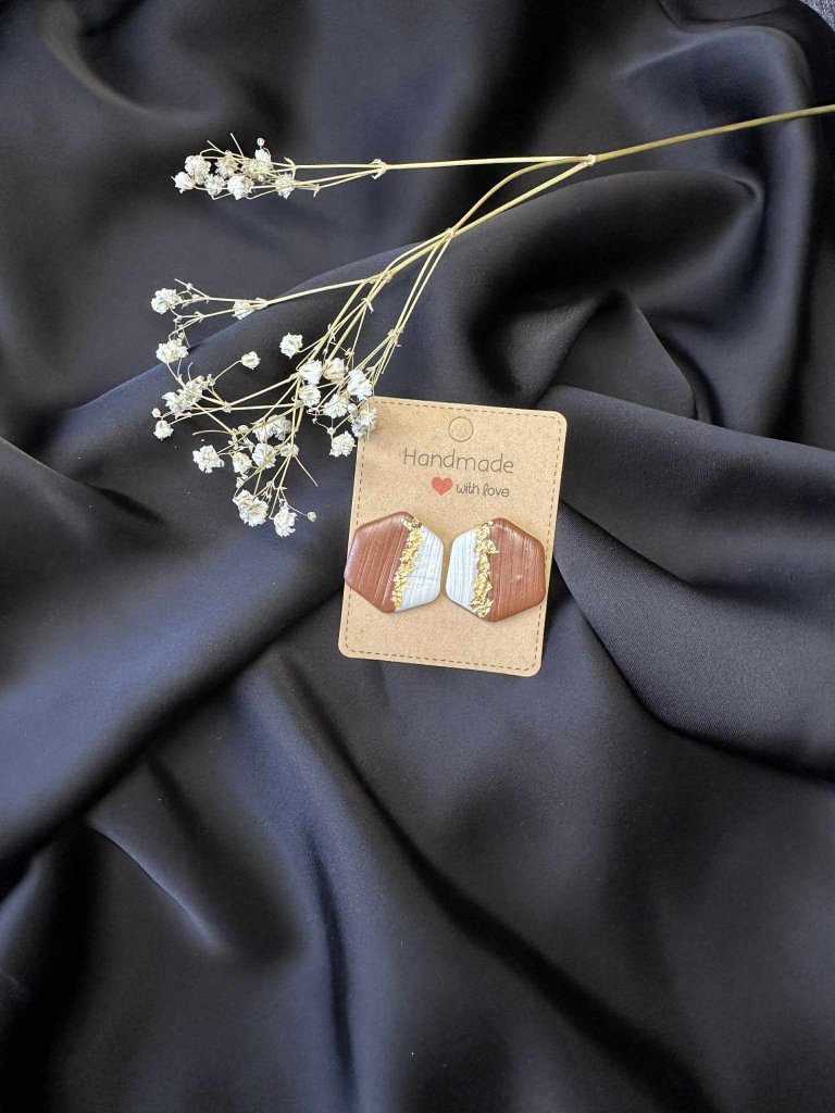 Urban Chic Ohrstecker Braun und Weiß