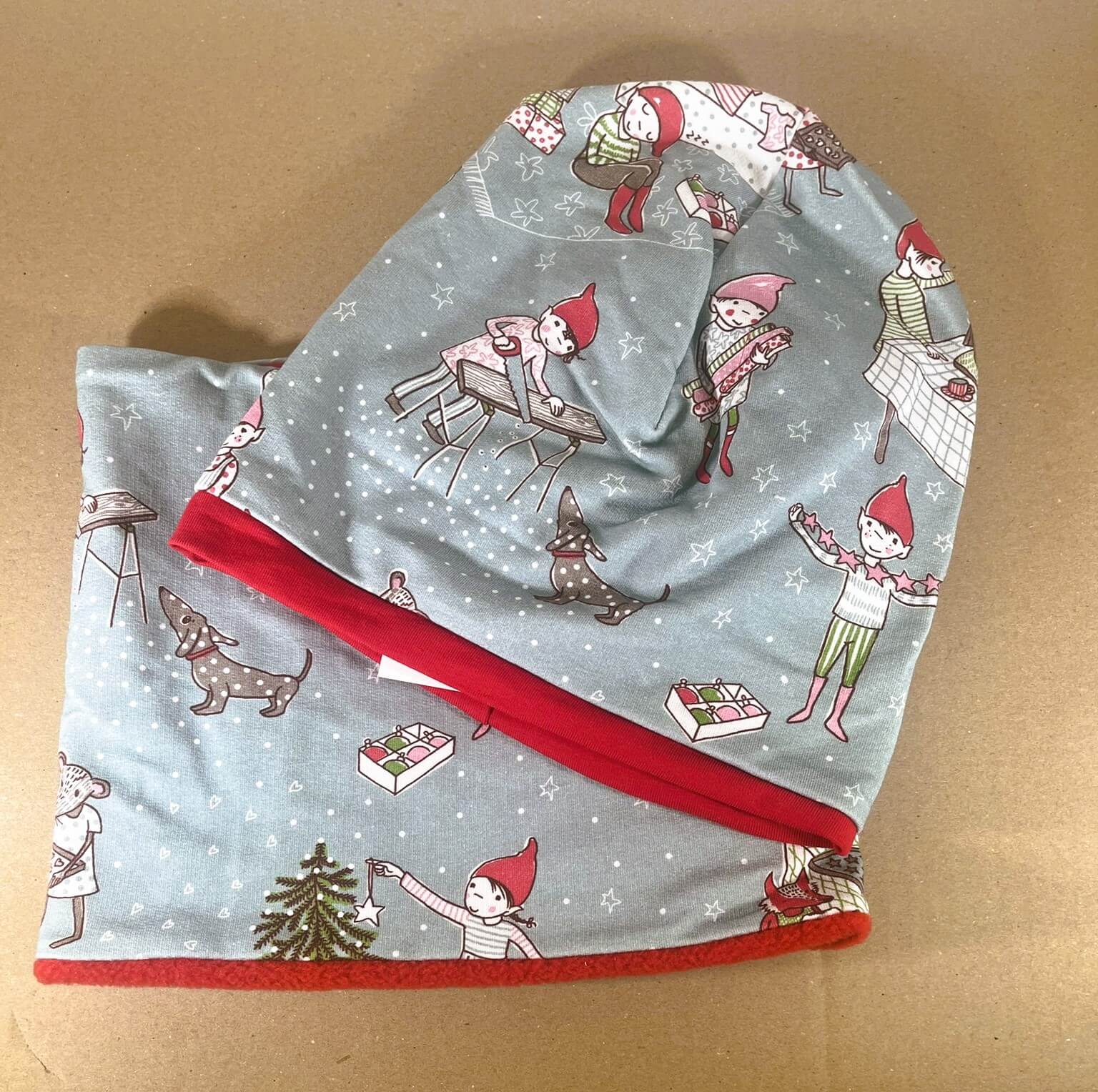 Wendehaube hellblau mit Wichteln - Image 2