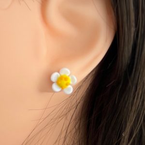 Ohrstecker Blume weiß gelb