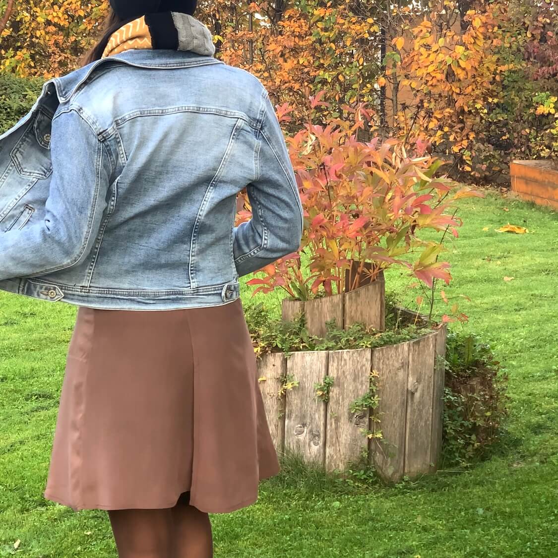 Kurzer Wickelrock in braun - Image 4