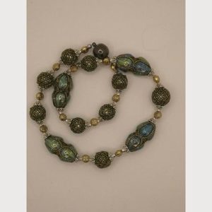 Set, Collier und Ohrringe in Perlennähtechnik