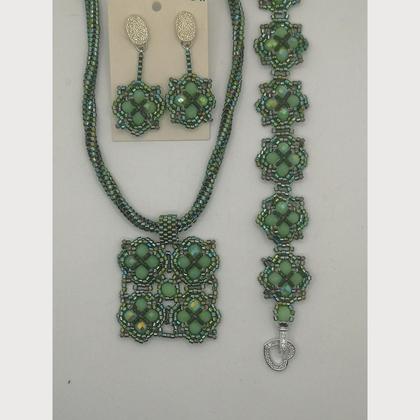 Set in Perlennähtechnik