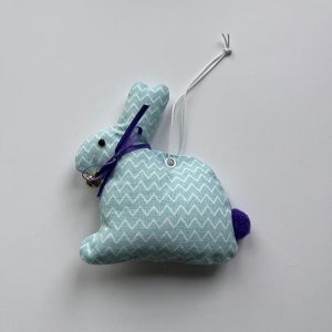 Osterdeko Hase aus Stoff - hellgrün mit Zickzackmuster