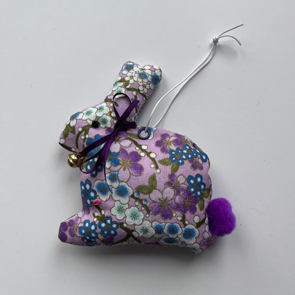 Osterdeko Hase aus Stoff - rosa mit Blumenmuster