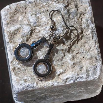 Ohrhänger Hämatit mit Bergkristall