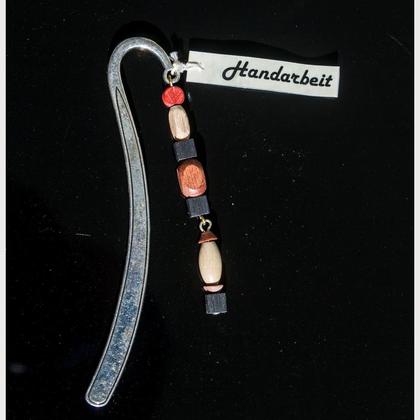 Lesezeichen mit Holzperlen