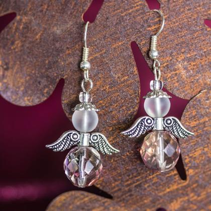 Ohrhänger Engel silberfarben mit rot-irisierender Glasschliffperle