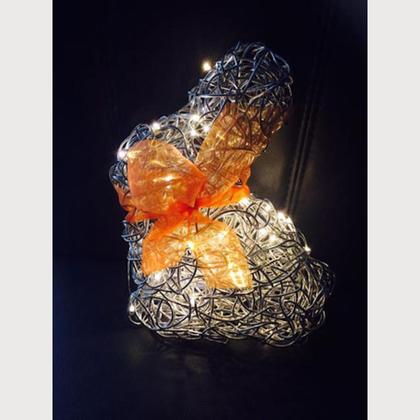 Osterhase groß mit Lichterkette