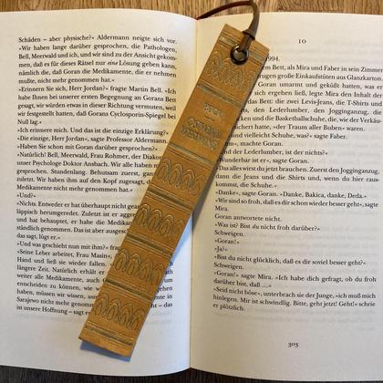 Lesezeichen aus Buchrücken