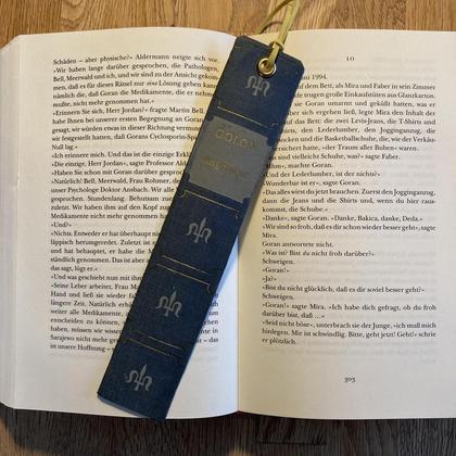 Lesezeichen aus Buchrücken