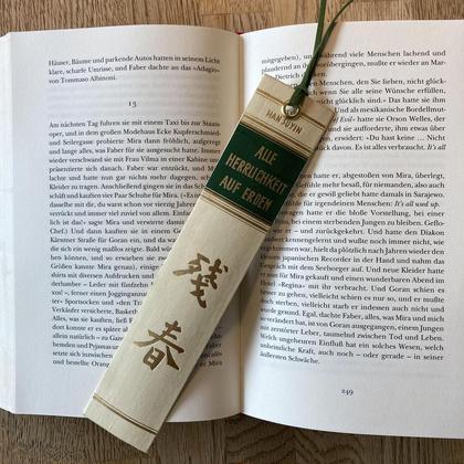 Lesezeichen aus Buchrücken