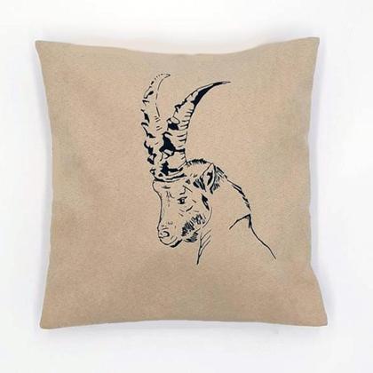 Kissen "Steinbock" mit Zirbenfüllung, 28 cm x 28cm, beige