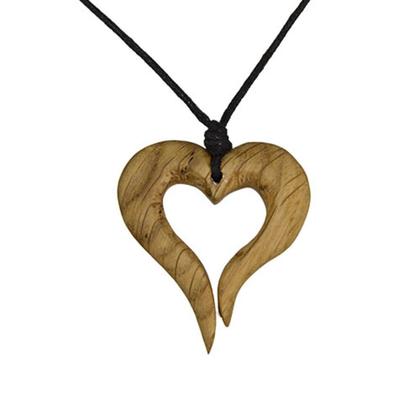Open Heart - Kettenanhänger aus altem Holzfass