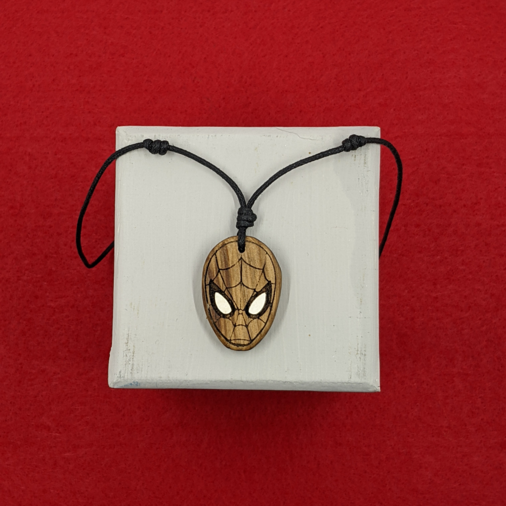 Spiderman Anhänger aus Holz