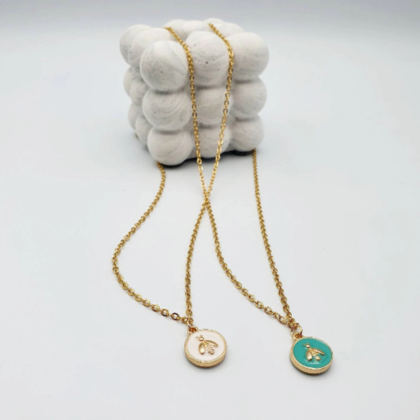 Goldene zarte Halskette aus Edelstahl mit kleinem Bienen-Anhänger