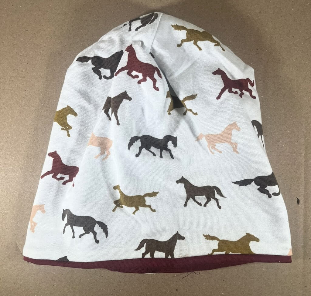 Wendehaube beige mit Pferden