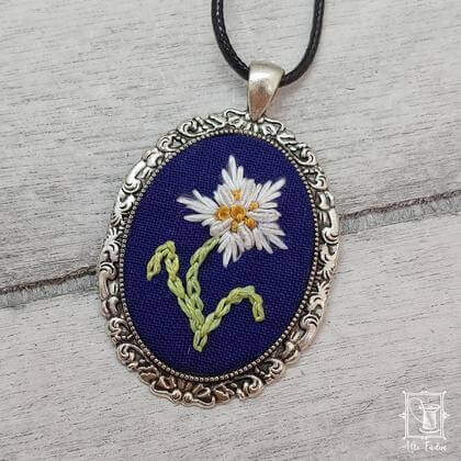 handgestickter Anhänger mit ganzem Edelweiß, Retro-Optik - Image 3