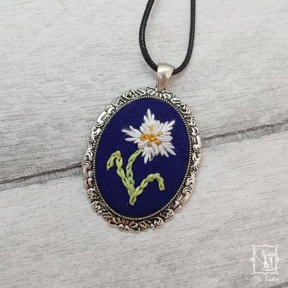 handgestickter Anhänger mit ganzem Edelweiß, Retro-Optik