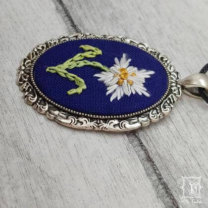 handgestickter Anhänger mit ganzem Edelweiß, Retro-Optik - Image 2