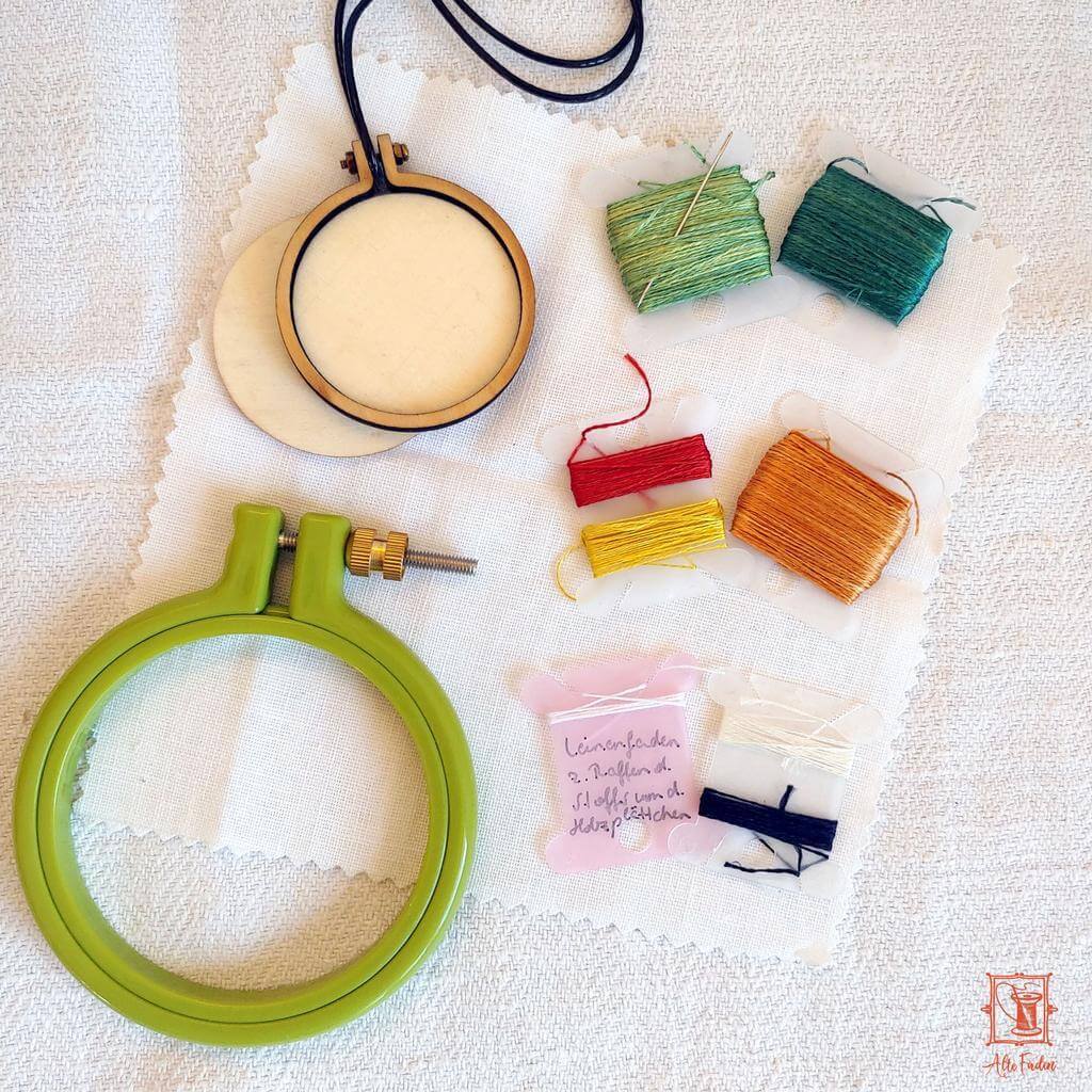 DIY-Kit "gestickter Drachenanhänger" / DIY kit "Opus Anglicanum Pendant" - Image 3