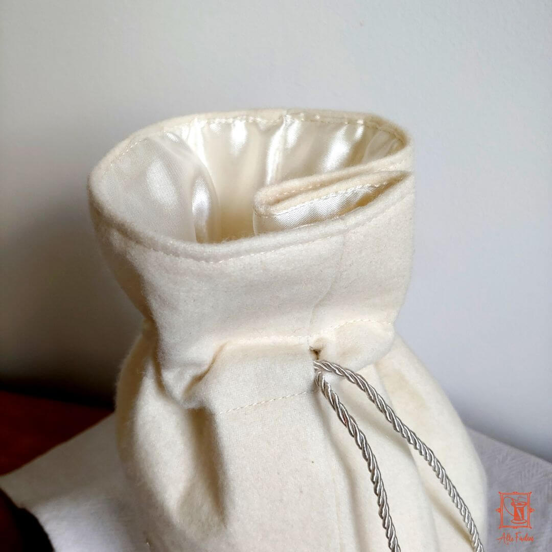 handbestickter Brautbeutel aus elfenbeinfarbener Wolle mit Süßwasser-Perlen - Image 4