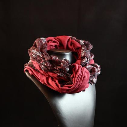 Gesmokter Schal "rot-beere" (gemustert) - Image 3