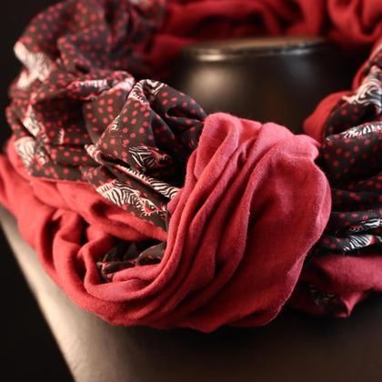 Gesmokter Schal "rot-beere" (gemustert) - Image 4