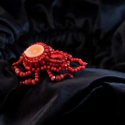 Schmuckkäfer/Brosche "Roter Baron"