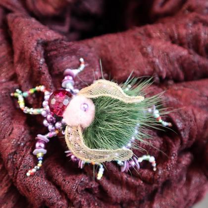 Schmuckkäfer/Brosche "Gras Hüpfer" - Image 3