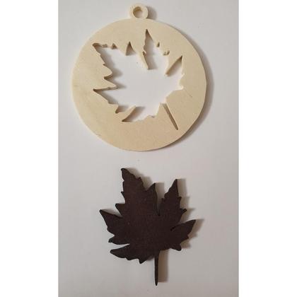 Hänger mit Ahornblatt, Handarbeit - Image 2