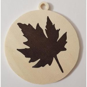 Hänger mit Ahornblatt, Handarbeit
