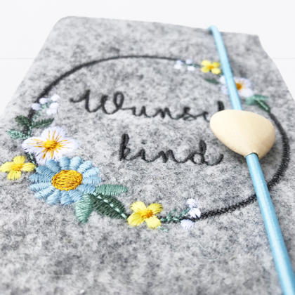 Mutter-Kindpass-Hülle Blumenkranz hellblau - Image 2