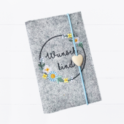 Mutter-Kindpass-Hülle Blumenkranz hellblau