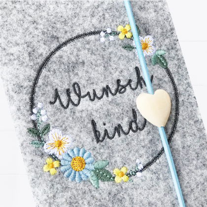 Mutter-Kindpass-Hülle Blumenkranz hellblau - Image 3