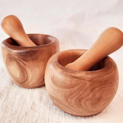 Mörser aus Nussholz