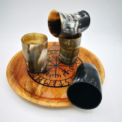 Handgefertigter Dekor- Teller inkl vier Becher