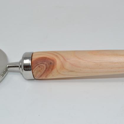 Holz Flaschenöffner Kapselheber aus Zirbe Holz verchromt handmade Geschenk - Image 2