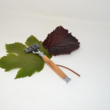 Holz Rasierer Nassrasierer mit Ständer Wildkirsche handmade Geschenk Rasur