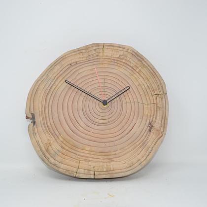 Holz Wanduhr Holzuhr Atlaszeder 31x29 cm Baumscheibenuhr Holzdekoration