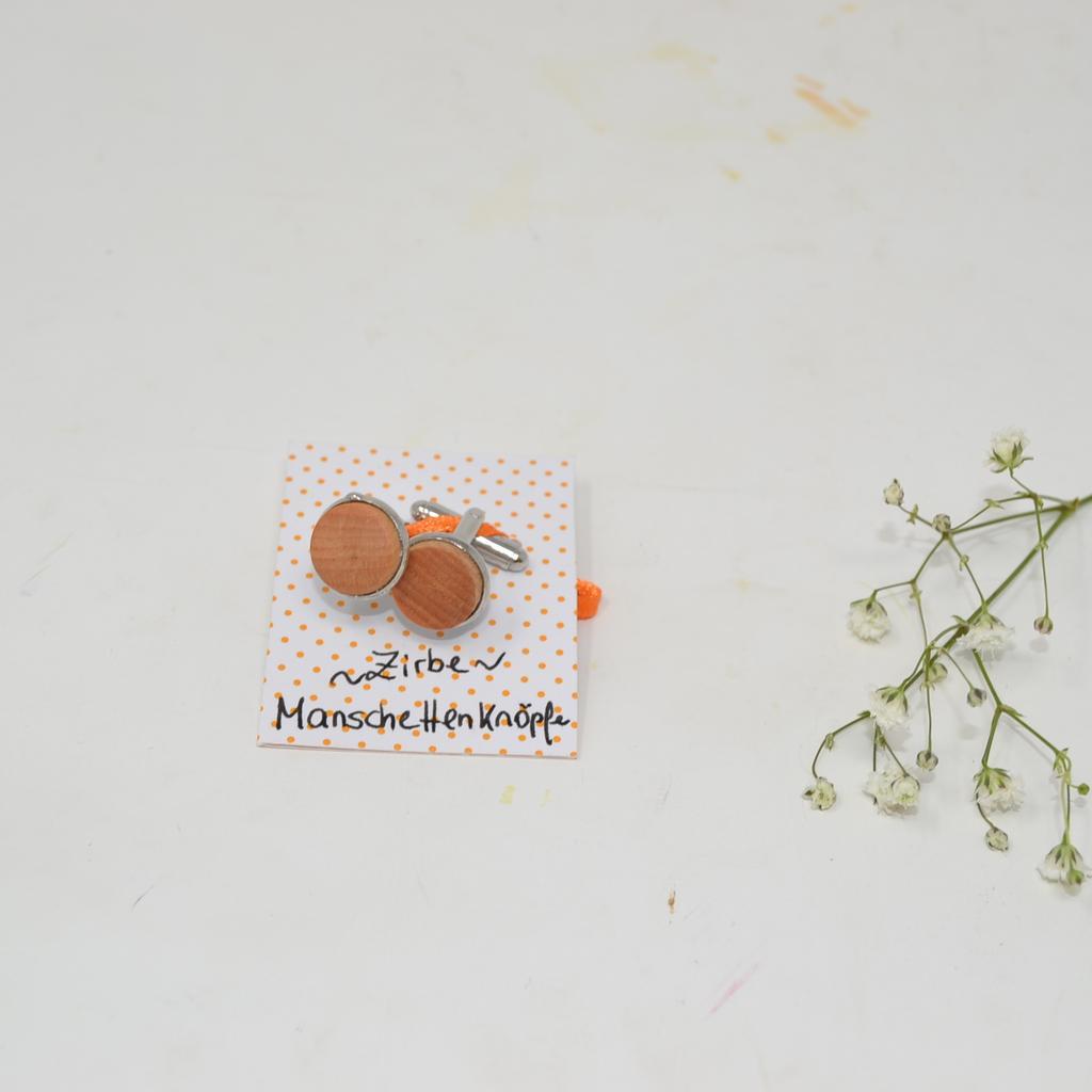 Holz Manschettenknöpfe Zirbe handmade Geschenk made in austria