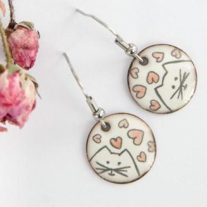 Emaille Ohrringe mit Katze, Katzen Ohrringe Herzen, Ohrringe rund